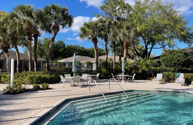 Serene 3BD/2BA Home w/ Lanai overlooking Coconut Trees: 9 Mi to Beach!