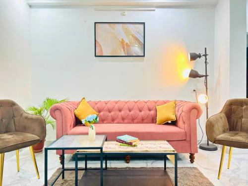 Serene 3BHK Upscale Apt in CityCenter by SeraiStays