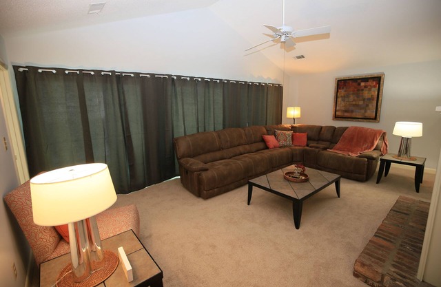 Serene 3br/2ba condo perfect for a family getaway in Greenwood with WiFi, AC
