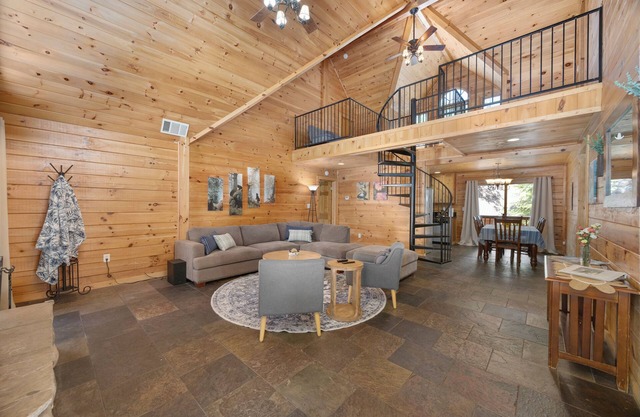 Serene 4 bedroom Cabin in Southern Sierras Near Kernville/Lake Isabella