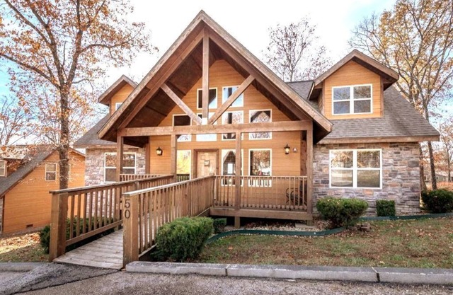 Serene 4-BR Lodge w/Pools & Patio