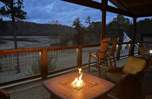 Serene Lakefront Retreat