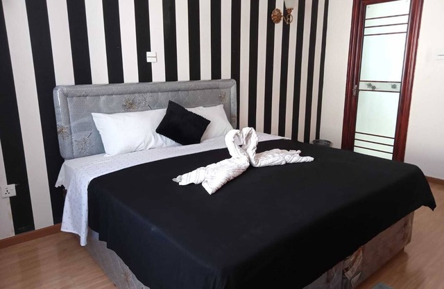 Serene and executive - 10 mins from the airport
