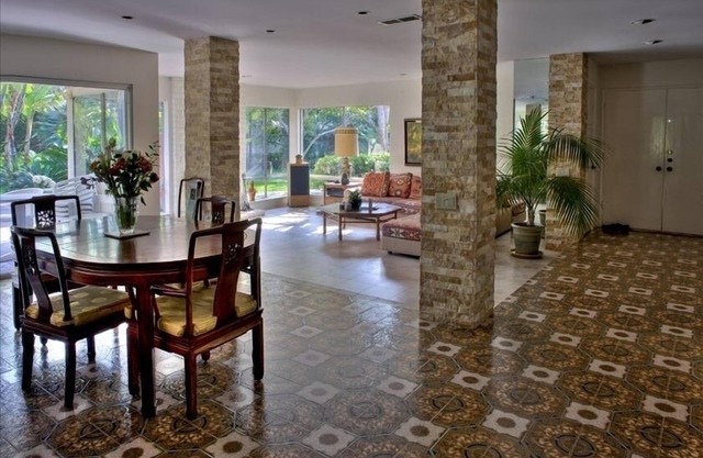Sereine et grande maison moderne du milieu du siècle 3bd 2BA