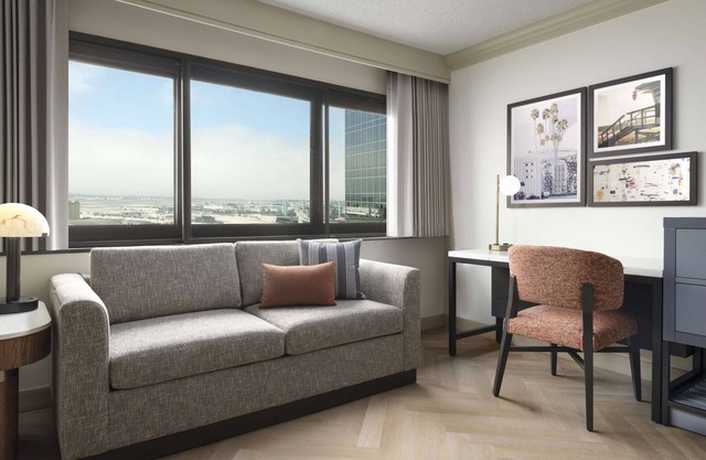Serene Atmosphere & Fully Renovated Interiors, Pet Friendly, Shuttle, Pool!
