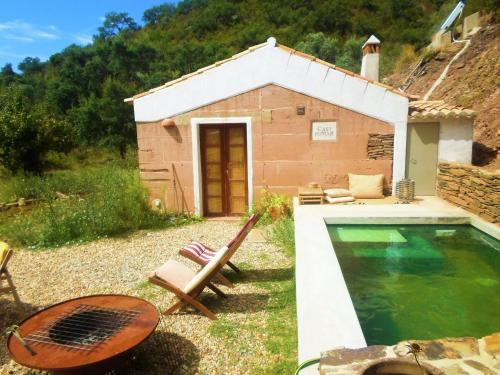 Serene Cottage in S o Lu s with Barbecue