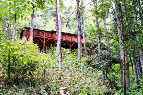 Serene & Cozy - Peaceful View - Fireplace - Creek