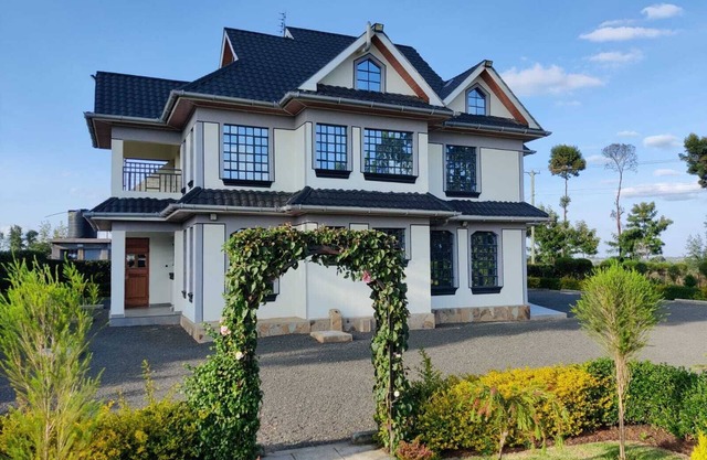 Serene & Enchanting 5-bedroom farmhouse at Equator line, in Nyahururu with WIFI.