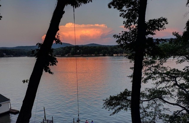 Serene getaway; forget to count the days ... 200' Private Dock/Decks ... VIEW!