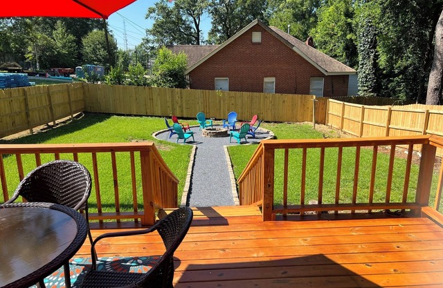Serene Getaway w/ Fast Wi-Fi, Deck, Fire Pit, Roku