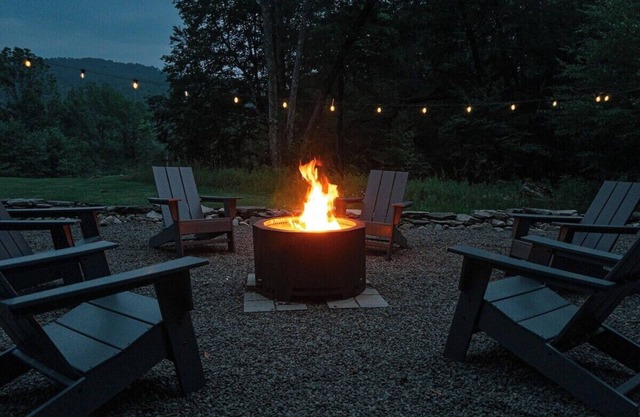 Winter Haven: Nature, Deck, Views & Fireside Fun
