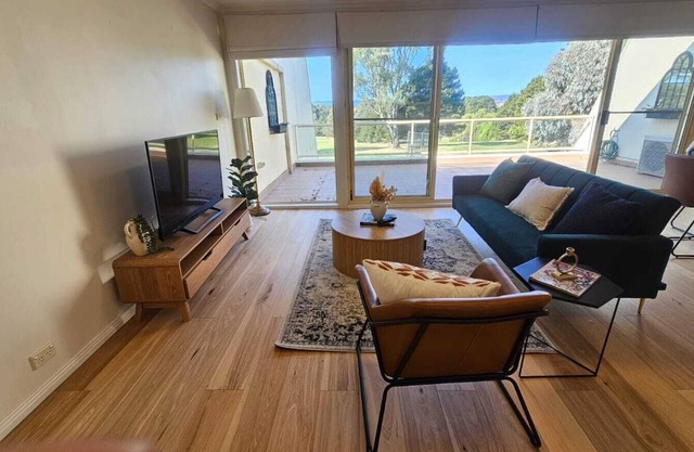 Serene hideaway retreat with breathtaking panoramic views.