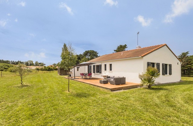 Maison calme, entourée de marais, proche plage et commerces, avec jardin et équipements complets