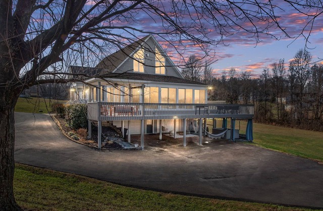 Serene Lake House w/ Hot Tub for a Perfect Getaway