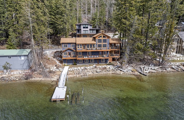 Serene lakefront cabin on Lake Wenatchee-20 min from Leavenworth/Stevens Pass