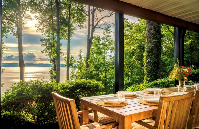 Serene Lakefront-Firepit | Spa | Dock | SUP+Kayaks