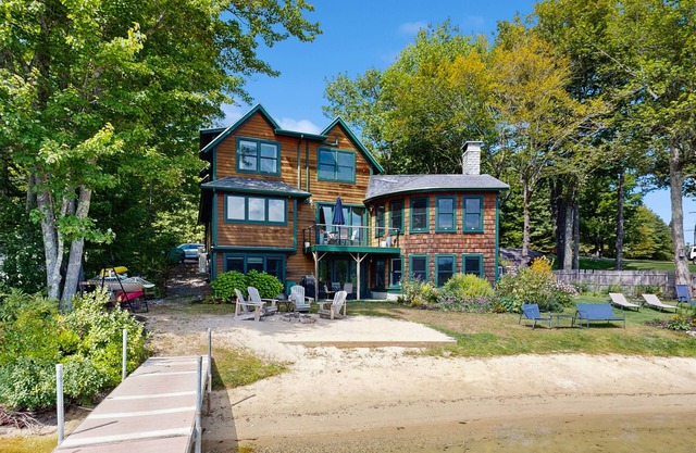 Serene Lakefront Lodge with Private Beach, BBQ Grill, Dock and Game Room