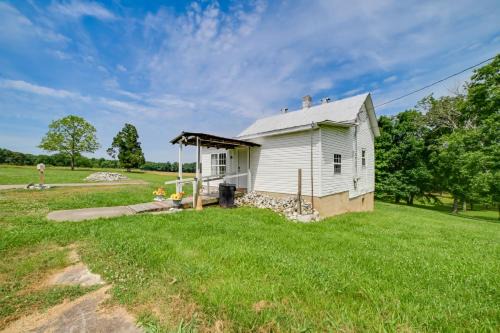 Serene McEwen Cottage about 2 Mi to Golf Course!
