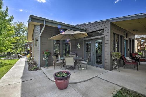 Serene Mountain Retreat with Patio and Mtn Views!