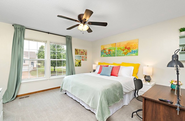 ⭐️ Serene Oasis ✅ 3 King Beds ✅ Fast Wifi ✅ Free Parking
