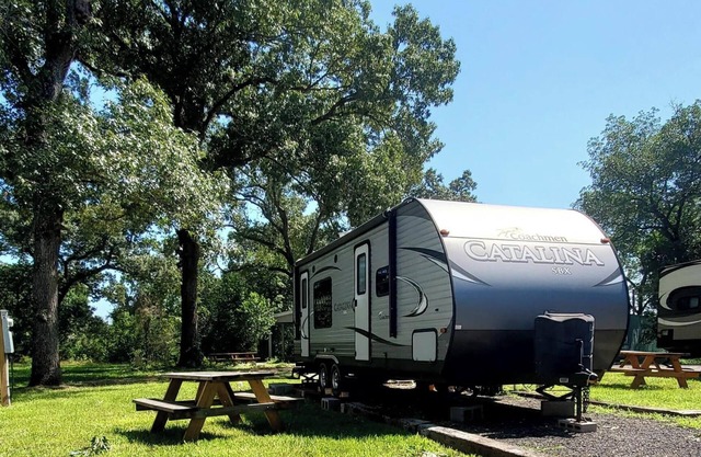 Serene Pinehurst Camper - Sleeps 2 - Pet Friendly