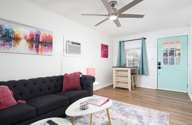 Serene & Quiet Cottage | Office | 5 Min to RH