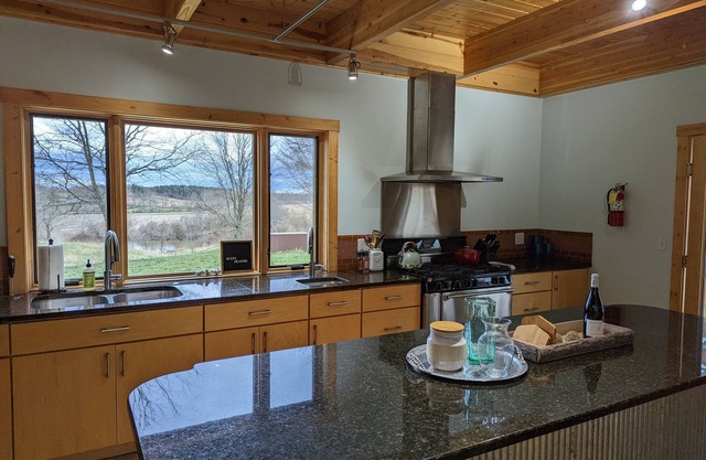 Serene Rural Retreat w/ Stunning Views - Just a short drive from hiking and OU!