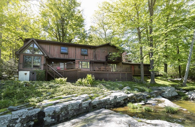 Nouveau! 4BR cabine de montagne sereine w / vues Creek!