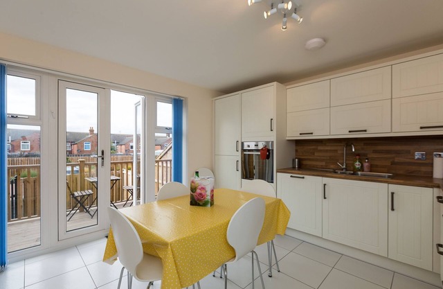Serene Sands - sea facing 3 bedroom charming townhouse and garden