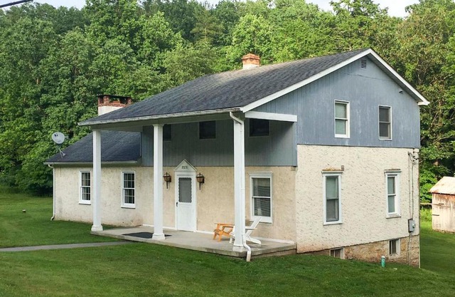 Serene Saxton Lodge 7 Mi to Lake Raystown!