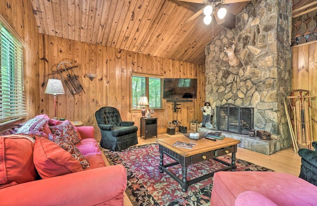 Serene Sky Valley Family Chalet w/ Fireplace