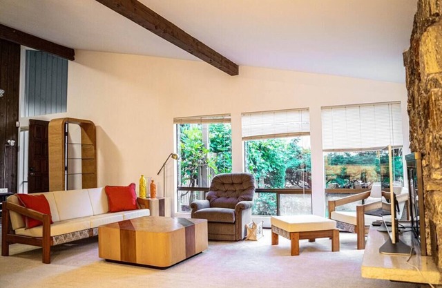 Serene & Spacious, 5 min drive to DT Bellevue