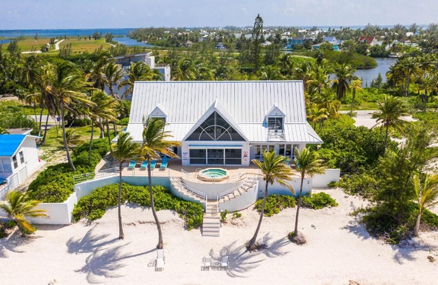 Serene Spacious 3BR Home Private Beach Marine Park