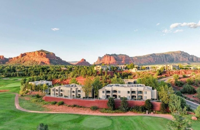 Serene Suite w/ Balcony & Kitchen | Scenic Red Rocks View in Sedona's Heartscape