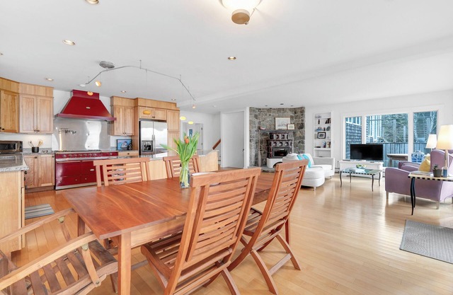 The Maine Cottage: Walking Distance to a Beach!