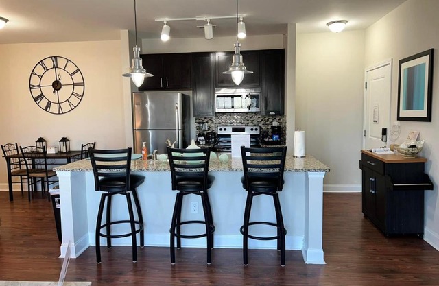 Serene **Uptown** 2BR/2BA Apartment