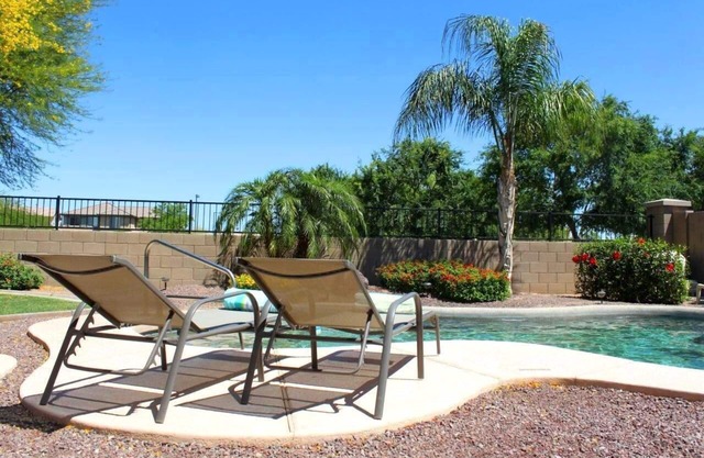 Maison de vacances sereine avec piscine privée chauffée et parc
