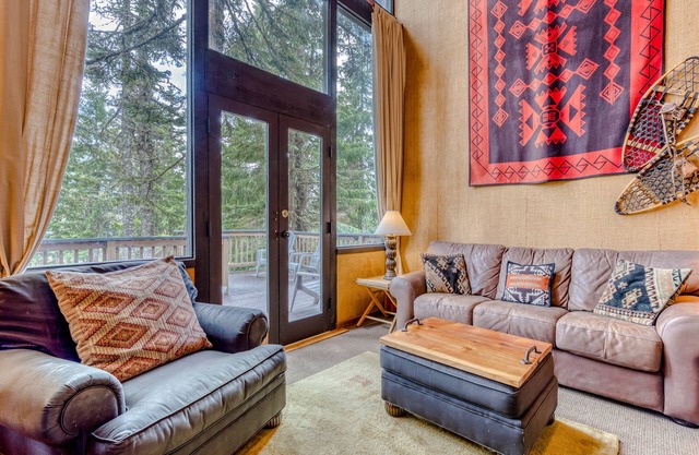 Serene Wooded Retreat W/ Free WiFi, Large Deck & Spacious Loft - Skiing Nearby