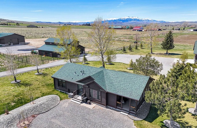 NOUVEAU! Yellowstone Country Retreat w / Deck & Views!