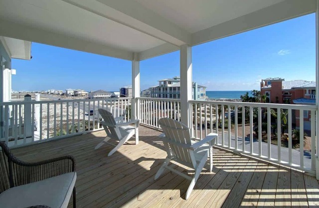 Serenity - Steps to the Beach w/ Community Pool!