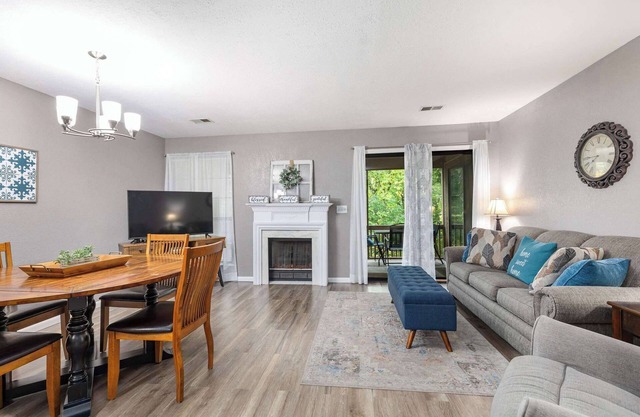 Serenitee Pointe - 2 Bd 2 Bath Indoor Outdoor Pool, Hot tub