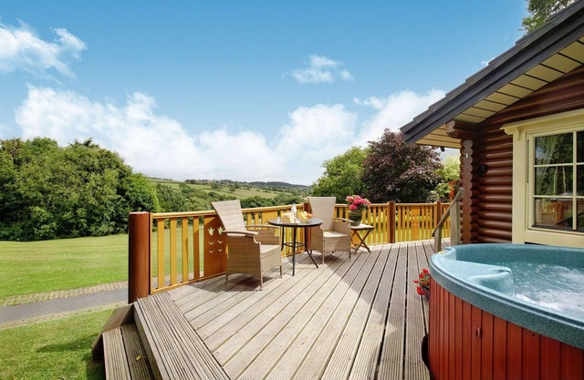 Serenity - 5 Star - Pet Friendly - Hot Tub - Scandinavian Log Cabin