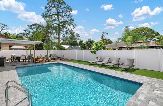 ⚓Now Booking for Summer! Serenity by the Sea! Cozy pool home w/putting green & fire pit!⚓