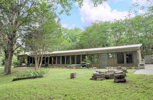 Serenity Cove-a unique waterfront home with canoe, kayak and fire pit!