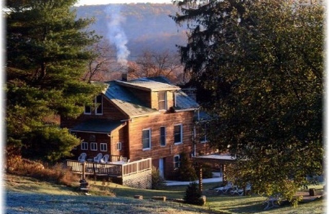 Serenity Falls Charmante maison w / 8ft cheminée en pierre et bois de chauffage w / vues mtn