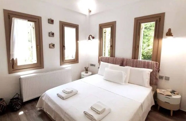 Serenity Living Pelion Cottage away from the wolrd, above it all.