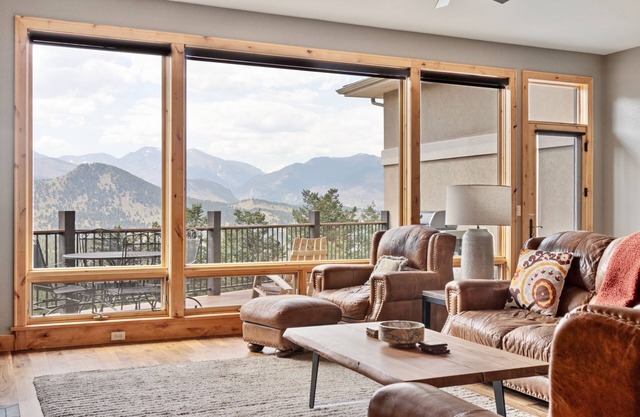 Serenity Luxury Vacation At Windcliff 3 Bedroom Home by RedAwning