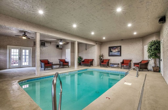 Serenity Mountain Pool Lodge, Theater Room, Sleeps 42, Indoor Pool!!!