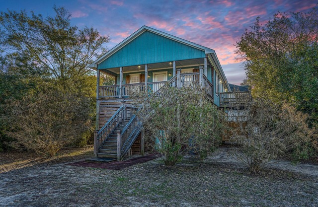 Serenity Now-Adorable Beach Cottage; Covered Porch & Easy Beach Access;WiFi/TV