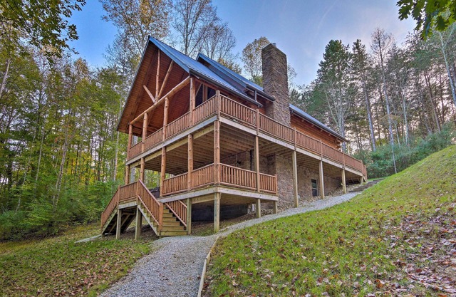 'Serenity Now' Cabin w/ Fire Pit + Game Room!